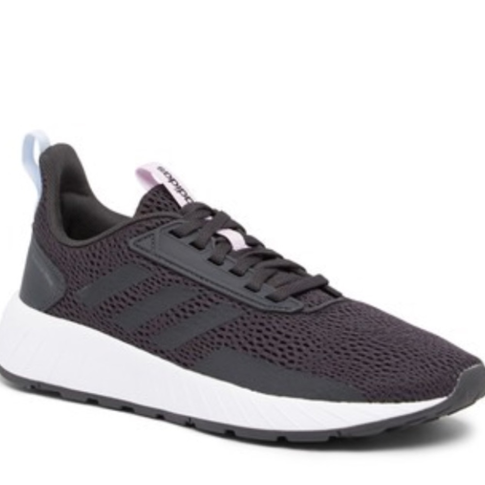 New w tag women’s adidas sz 7.5 Questar drive